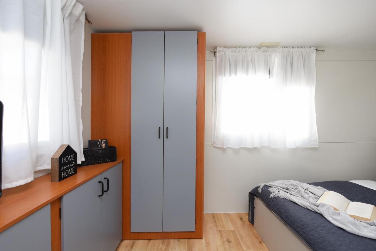Mia Mobile Home With Jacuzzi Ždrelac Esterno foto